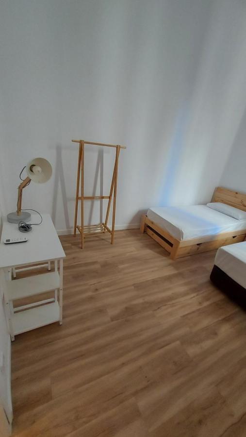 Hostal Andrea Sol Madrid Ngoại thất bức ảnh