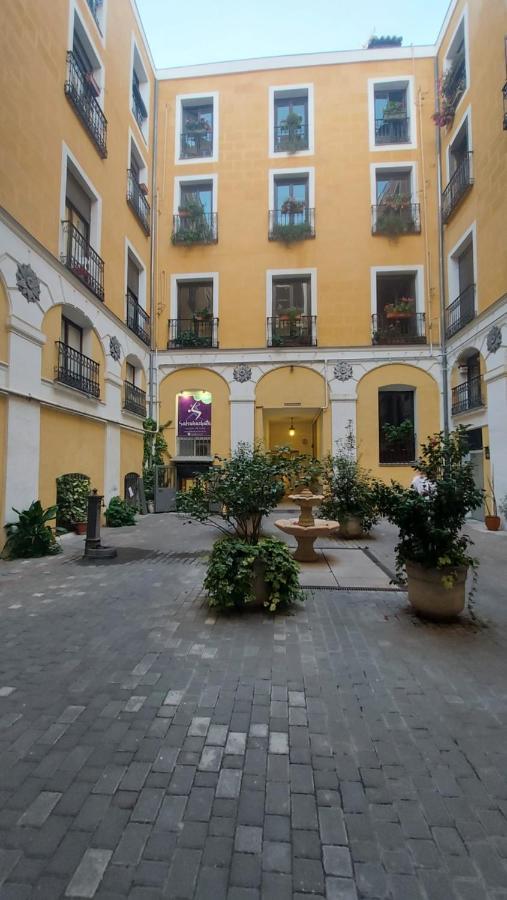 Hostal Andrea Sol Madrid Ngoại thất bức ảnh