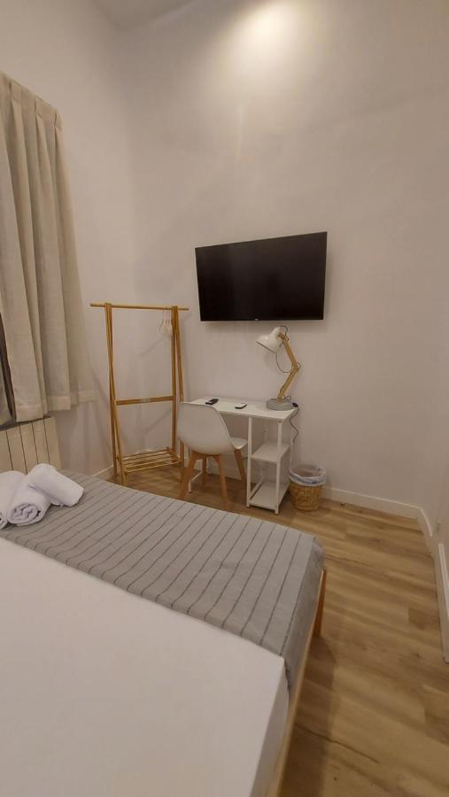 Hostal Andrea Sol Madrid Ngoại thất bức ảnh