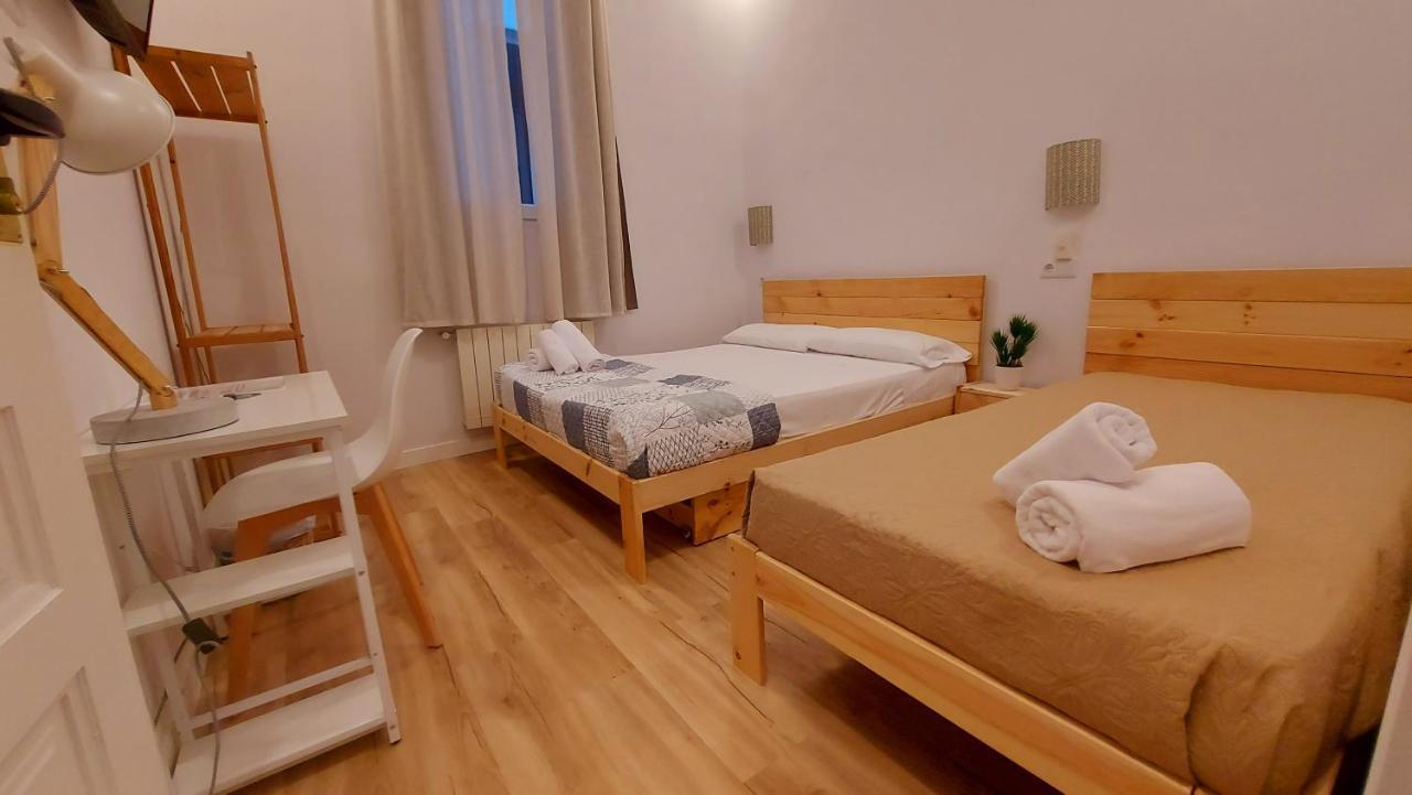 Hostal Andrea Sol Madrid Ngoại thất bức ảnh