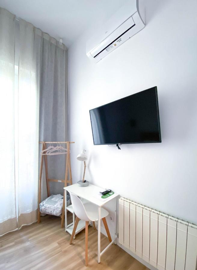Hostal Andrea Sol Madrid Ngoại thất bức ảnh