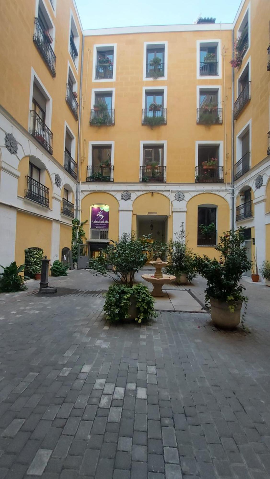 Hostal Andrea Sol Madrid Ngoại thất bức ảnh