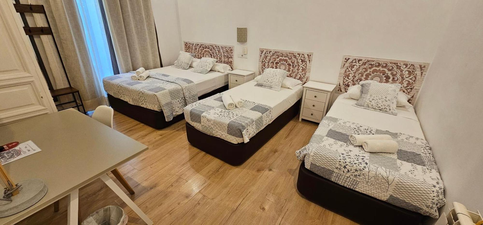Hostal Andrea Sol Madrid Ngoại thất bức ảnh