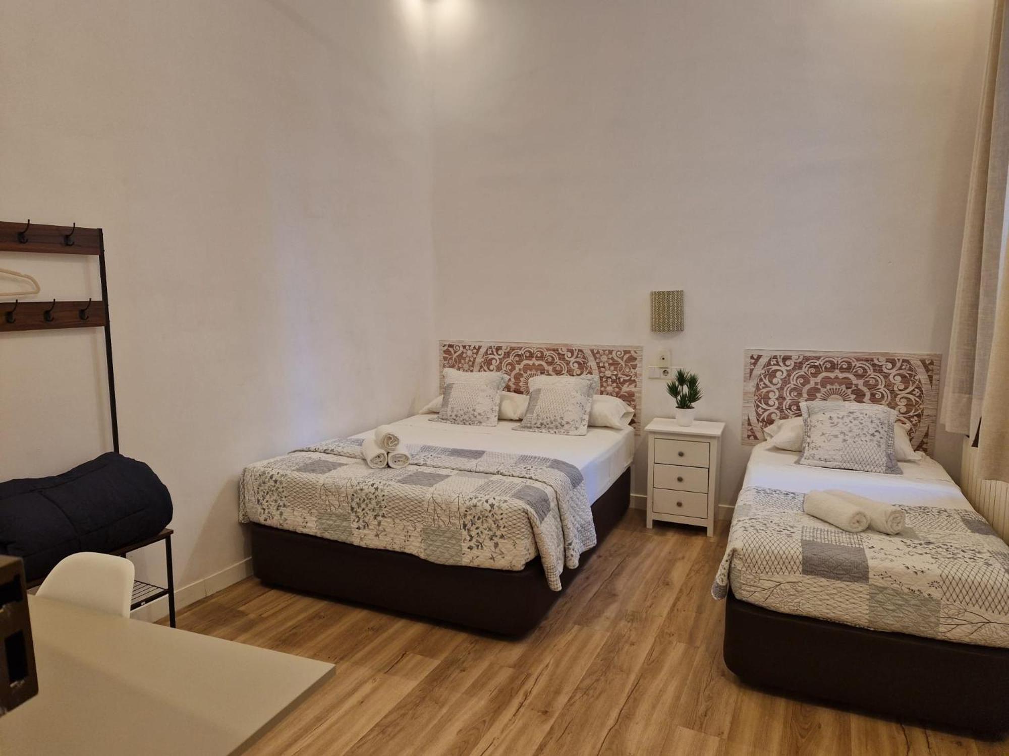 Hostal Andrea Sol Madrid Ngoại thất bức ảnh