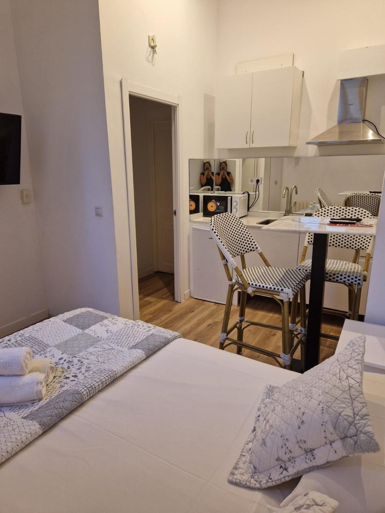 Hostal Andrea Sol Madrid Ngoại thất bức ảnh