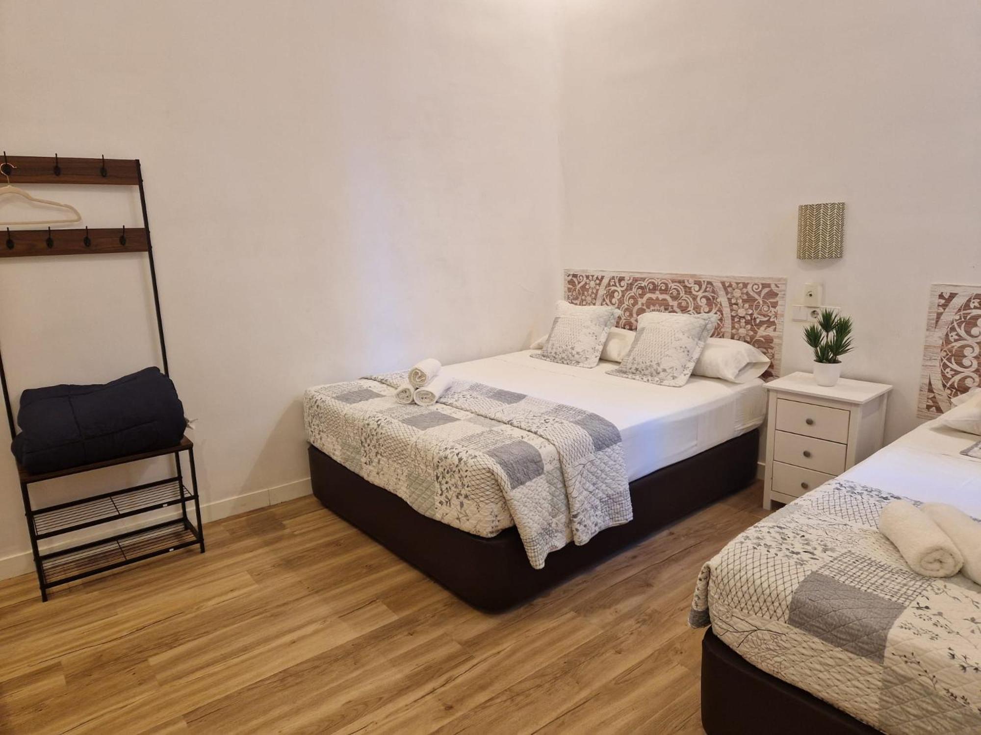 Hostal Andrea Sol Madrid Ngoại thất bức ảnh